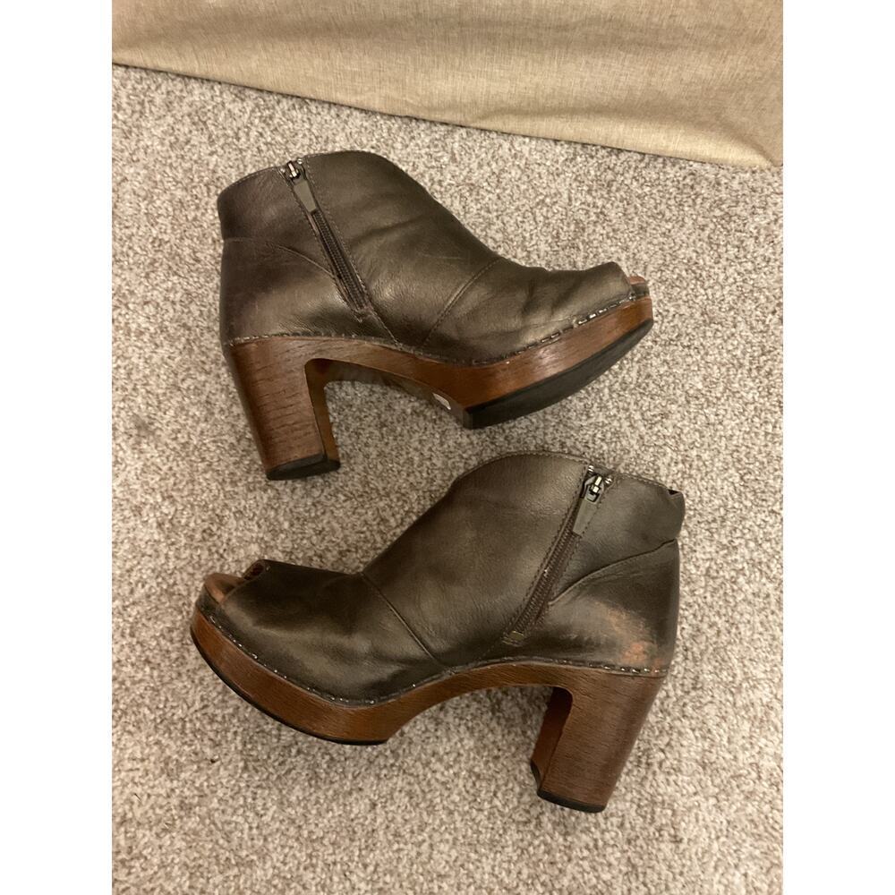 Dansko Women's Delphina Peep Toe Bootie in Aged Bronze Metallic, sz 37